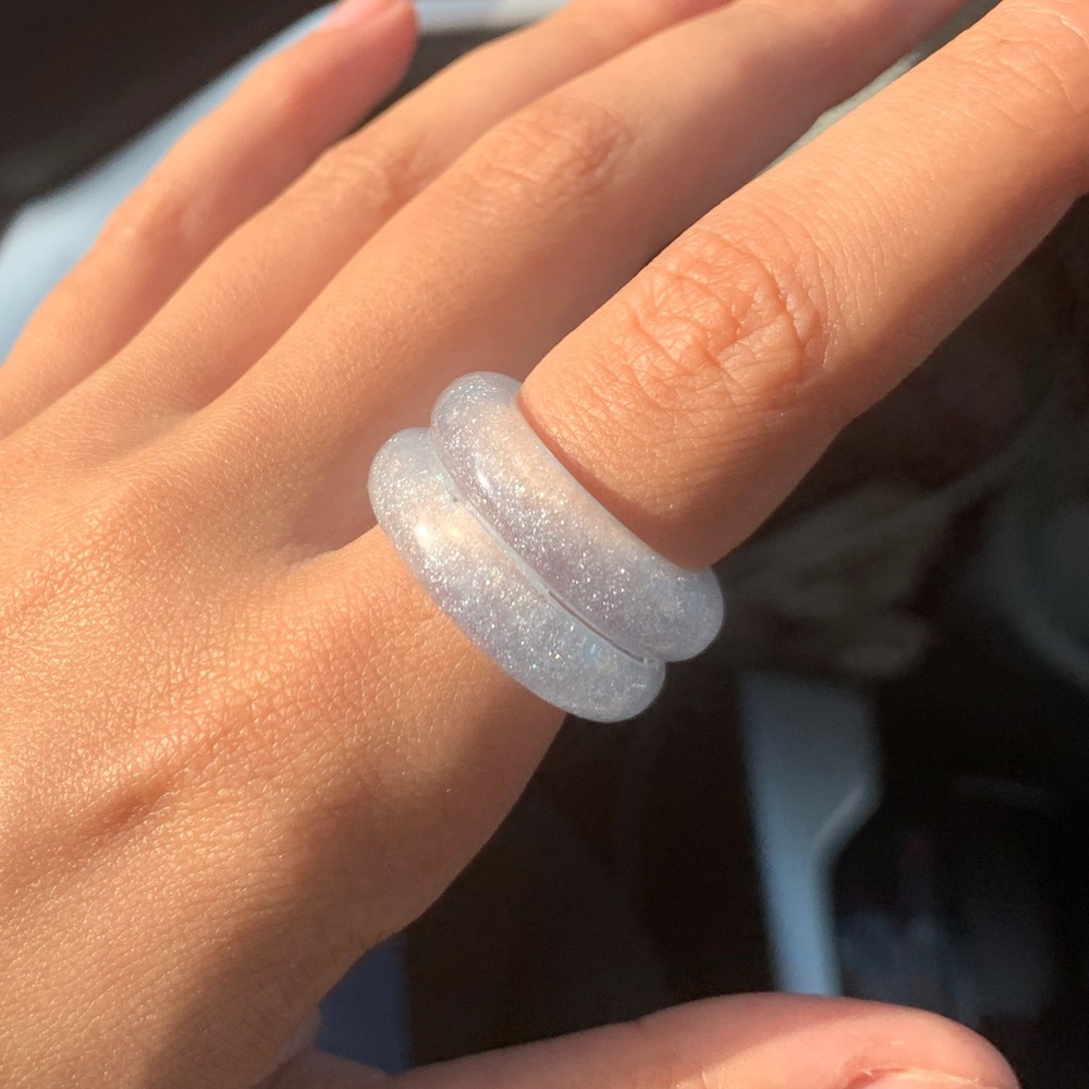 IRIDESCENT RESIN RING